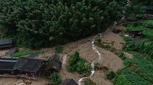 湖南怀化一国道发生泥石流约5000立方米 公路部门正奋力抢险