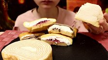 一桌子甜甜蜜蜜的小甜点，小姐姐先吃奶油千层蛋糕呀