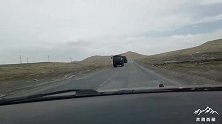 青藏线乱石沟这段路路基变形 底盘低的私家车不太好走
