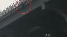 河南一女子跳桥轻生 围观者拍视频竟还起哄高喊：你倒是跳啊！