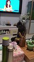 偷喝完我的水，假装若无其事的样子
