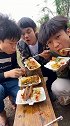 肚子饿了，盒饭也要吃的饱饱的