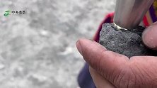 在缅甸矿场刚出土的翡翠原石，挖玉人是如何辨别其中品质的呢？