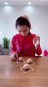 移动两根棉签把鸡蛋移出来，太难了吧？