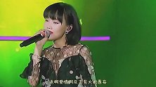《痒》的翻唱那么多，都不如黄玲的一个眼神，那自带销魂的声线！