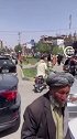 阿富汗首都街头一片混乱，大批民众驾车逃离！