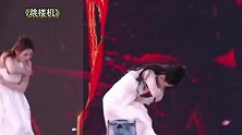 谢娜浪姐总决赛唱跳串烧，开局贴脸开大陈德容，连跳七首歌炸场