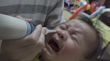 9个月的宝宝感冒鼻塞，清理鼻子拼命挣扎，看着很痛苦！