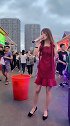 小姐姐户外唱一首情歌，这时保安大叔来了