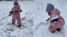 朱丹晒女儿堆雪人尽显萌态，穿粉色套装露小手灵动可爱
