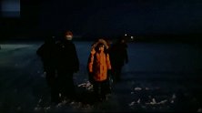 俄罗斯：世界最冷村庄的小学生冒着零下51℃严寒去上学