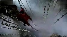 据说李连杰和邱淑贞拍完了这段戏，后来两个人见了面都不好意思呢