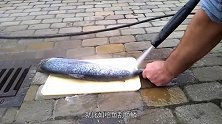 高压水枪猛冲键盘，开关按下后，泥浆脱离的瞬间看得太过瘾