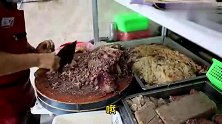 保定徐水这家驴肉火烧，一开门就忙活，驴火9元1个，吃着流油。