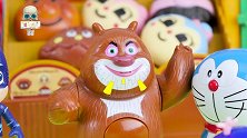 小朋友们都不敢扶起摔倒的猪爷爷 只有迪迦奥特曼出手相助