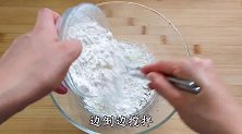 教你做酥掉渣的油酥饼，2碗面粉，一碗水，半碗油，层多金黄酥脆