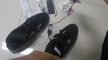 广州一男子穿带摄像头的鞋子 地铁内偷拍女性裙底