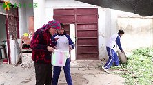 螃蟹3：乐乐用姜太公钓鱼法钓螃蟹，没想真钓到了螃蟹，太厉害了