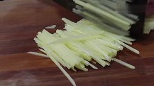 这才是炒土豆丝正确做法，清脆爽口不粘锅，出锅比吃肉还香