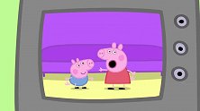 小猪佩奇：小猪佩奇一家人开开心心看录像，大家笑弯了腰