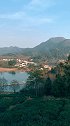 夕阳下，依山傍水的小村庄显得格外宁静祥和，多想定居在这里啊。