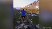 跑上珠穆朗玛峰的K天王日常巡山 摄影师得加个鸡腿才行