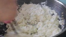 1碗面粉倒进沸水锅里，瞬间变美味，孩子隔三差五要吃，简单解馋