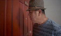 丈夫要独自去旅游，妻子大发雷霆，将他赶出家门