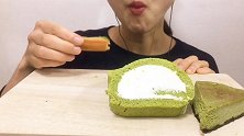 今天都是抹茶口味的小甜点呀，抹茶饼干又甜又酥，真好吃呀