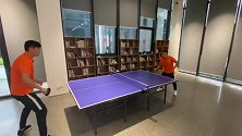 乒乓“厮杀” 周通韩鹏飞较劲