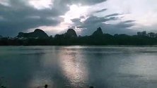 夕阳照耀下的漓江！