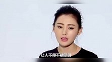 张天爱晒“酷”存照，卷发披肩穿吊带裙好身材