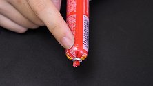 今天才知道，原来火腿肠这里还有一个小机关，轻轻一撕，就能剥开