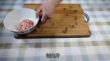 以前农村人逢年过节才能吃到这道炒河粉，儿时的味道，好吃到流泪
