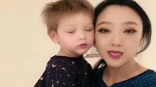 混血儿子很乖巧，自己说中文说得很好，中国媳妇笑得合不拢嘴！
