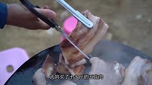 农村一家人吃大餐，大铁锅烤10斤猪肉，胖儿子和大叔还没吃过瘾