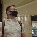 “冤”家路窄！钱德勒酒店偶遇奥利维拉遭无视