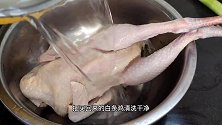 15块钱买了一只鸡，自己在家做烧鸡，肉质鲜嫩大口吃起来真过瘾