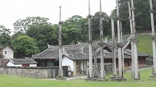 福建永定有一座神奇古宅，门口树立15根旗杆，结果出了近千名官