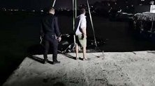 海南三亚：错将油门当刹车，女子将车开进了海里