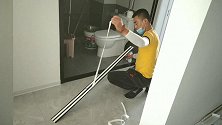 20分钟安完推拉门，现在的安装标准都是这样吗？满意!