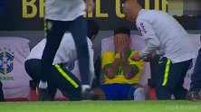 再遭打击！内马尔受伤替补席掩面 队医搀扶下回更衣室