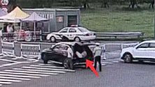 江苏：未办手续藏后备箱欲离开扬州，2名女子被移交警方