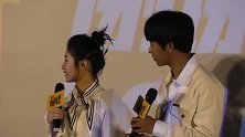 大华送礼物拥抱张子枫，谁注意彭昱畅什么反应，眼神都是羡慕
