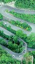 矮寨盘山路，回形针十二指肠一样的盘山路，老司机也不敢单手开车