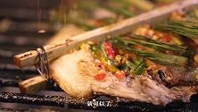 西双版纳最好吃的烤五花肉，光是看着，口水就直流