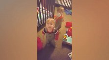 穿着小裙子的小仙女，这转圈圈的样子也太美了吧！