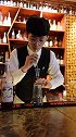 调酒师教你调酒，神奇的分层彩虹鸡尾酒，居然是这样喝的