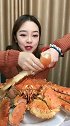 倒挂金钩吃帝王蟹腿