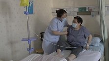 陕西西安：老人吃饭误吞假牙，轻信土方致肠穿孔紧急手术